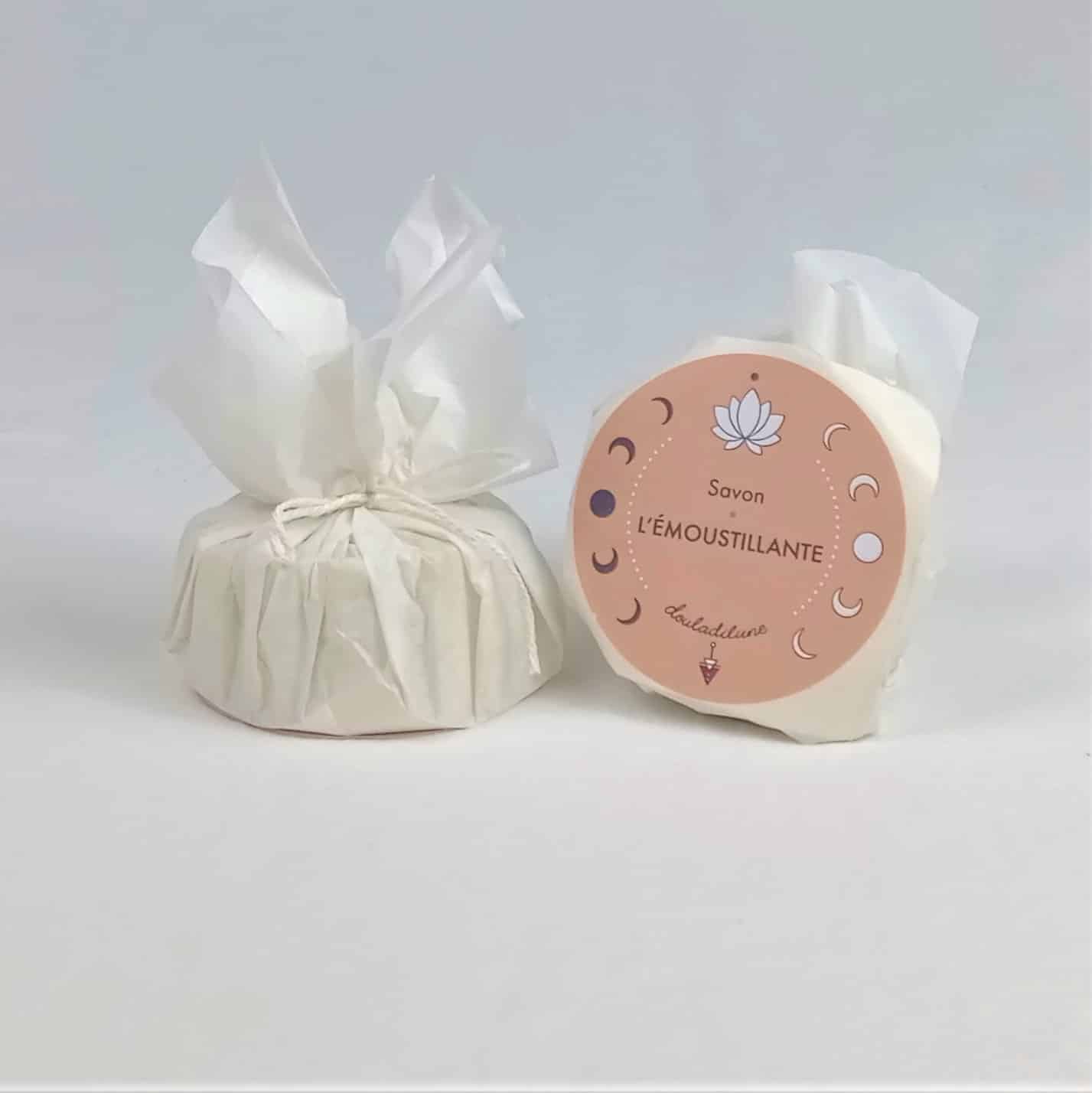 savon l'émoustillante dans son joli emballage en papier avec logo