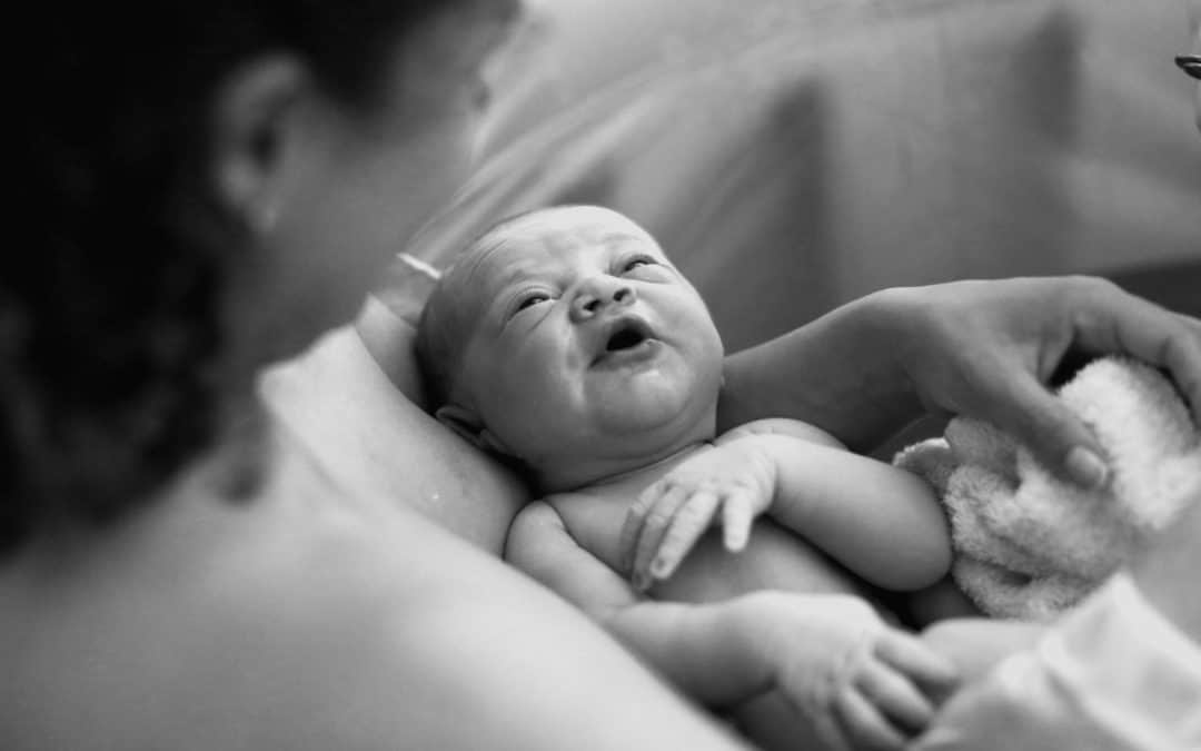 femme et bébé postnatal